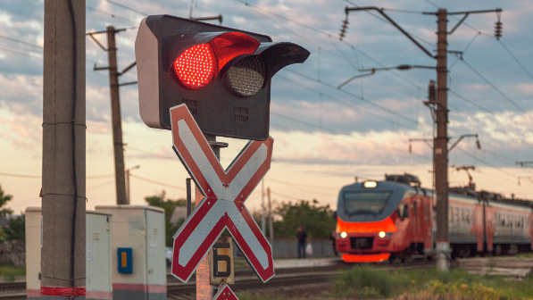 “4 жолаушы зардап шекті”. Шұғыл! Қарағанды облысында жүк пойызына көлік соғысты