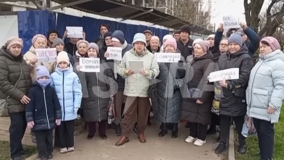 Ресей басып алған аумақ тұрғындары наразылық тілдірді. "Бізді үйсіз қалдырдың" деп Путинге қарсы шағымданған тұрғындарды полиция алып кетті