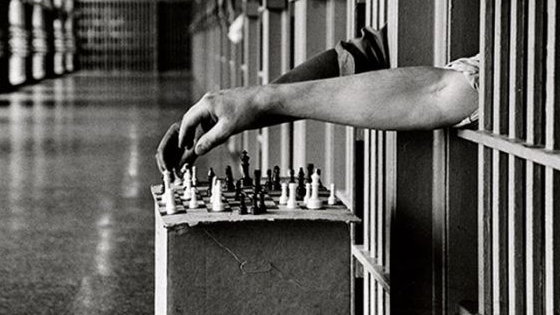 “17 телефон, есірткі, SIM-карталар” - Кәсіпкер түрмеге тыйым салынған заттарды өткізбек болған