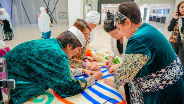 «Ұлттық код – ұрпаққа аманат»: Астанада қазақ қолөнерінің жанашырлары қатысқан этнофорум өтті