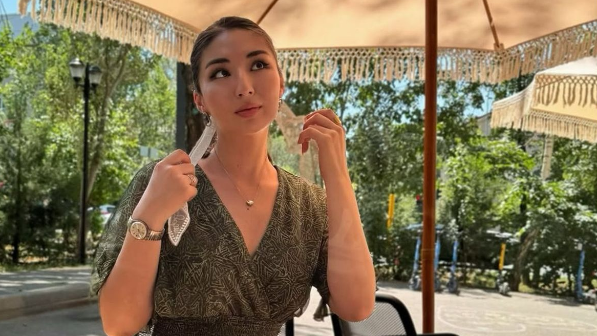 "Сағынышқа берілдім. Әкемнің ізі сарғайған парақтарда қалғандай әсер қалдырды". Асанәлі Әшімовтің қызы Сағина Әшімованың жазбасы жұртты жылатты