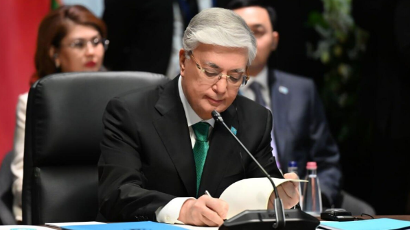 Сүйінші! Президент ЛГБТ және педофилияны дәріптеуге тыйым салатын заңнамаға қол қойды