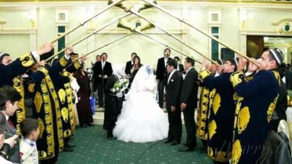 Өзбекстан парламенті ерлі-зайыптыларды ажырастырмайтын қатал заң қабылдады (ВИДЕО)