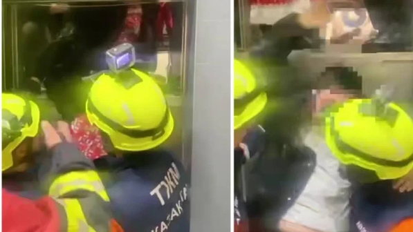 Астанада 11 адам лифт ішінде қамалып, сыртқа шыға алмай қалды