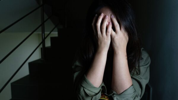 “Өлімші етіп сабаған… Көп қан жоғалтқан” - Қазақстандық модельден таяқ жеген ресейлік блогер шағымданды (ВИДЕО)