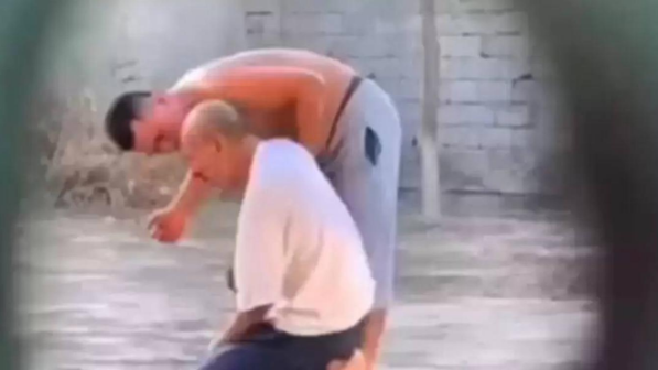 "Бас көтеріп жүре алмай қалдым" - Түркістанда әкесін соққыға жыққан ер адам сотта сөйледі