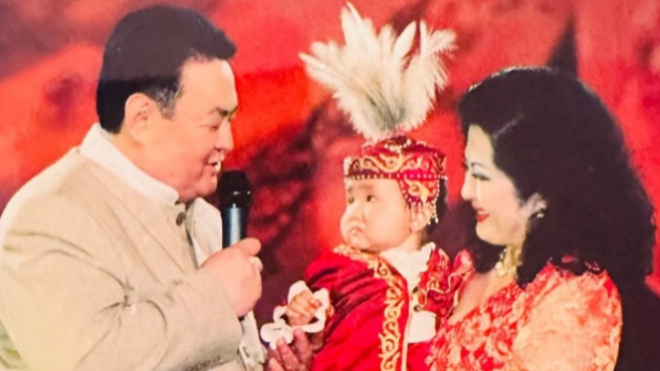 “Заманбегім, заңғарым… Атқандардың жазасын Алла берсін": Мақпал Жүнісова марқұм күйеуін есіне алды (ВИДЕО)