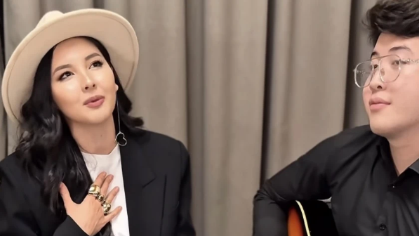 “Не болып жатқанын білмейсіздер”: Орамалын шешіп, сахнаға оралған Айдана Меденова өзін сынағандарға үн қатты (ВИДЕО)