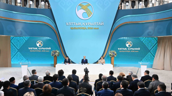 “Қоғамдық орындарда бет-жүзді бүркейтін киімге тыйым салу”: Ерлан Қарин Бурабайда өткен Ұлттық құрылтай нәтижесінде қандай заңдар қабылданғанын айтты