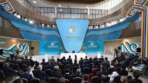 Қазақстан халқы Ассамблеясы мен Ұлттық құрылтай жұмысын тоқтатты - Президент “Халық кеңесін” құруды ұсынды