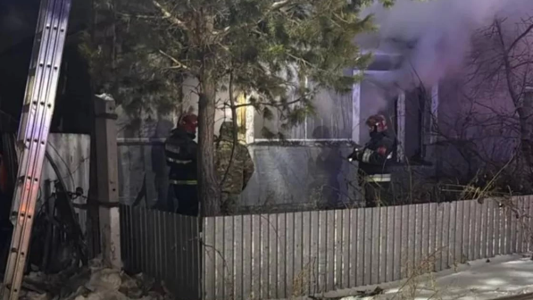 "Қызын үйге қамап, өзі қонаққа кеткен" -СҚО-да өрттен қаза тапқан баланың анасы қамауға алынды 