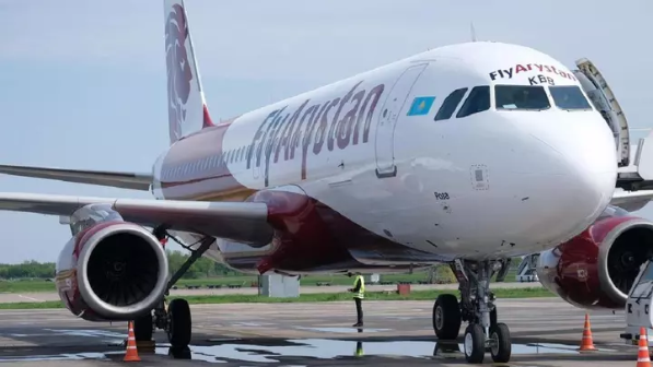 FlyArystan ұшағы құстарға соғылып қалды