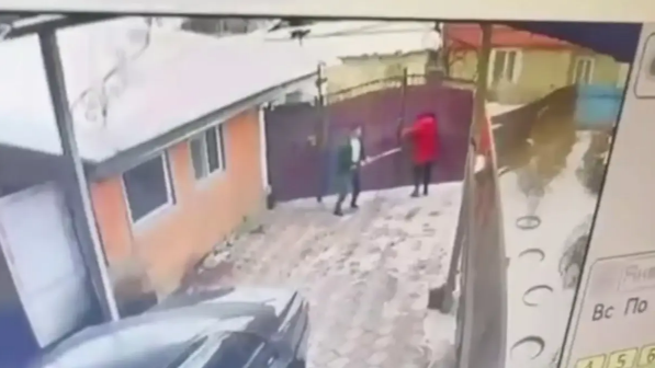 “Әйелі мен енесін өлімше етіп сабап кеткен”: Қаскелеңде әйелін соққыға жыққан асабаның әрекеті елді шошытты (ВИДЕО)