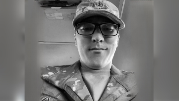 «Ұлым қысым көрген. Ақша сұрайтын»: Әскерде қаза болған Түркістандық сарбаздың анасы жанайқайын айтты (ВИДЕО)