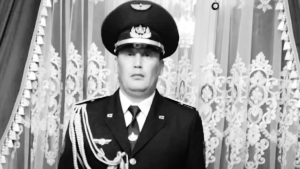 «Сау тамтығы жоқ. Ұрған, ісініп кеткен…»: Аягөздегі офицер қазасына қатысты жақындары әділдік сұрады (ВИДЕО)