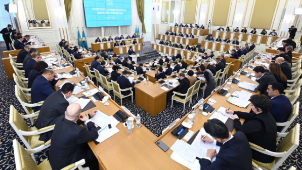 Жаңа Конституция жобасы: Халық Кеңесінің өкілеттіктері мен мәртебесі айқындалды (ВИДЕО)