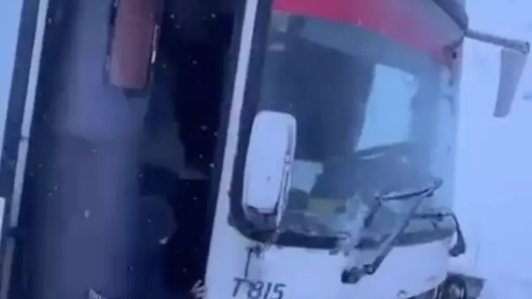 Жамбыл облысында автобус жеңіл көлікпен соқтығысты: қаза тапқандар бар