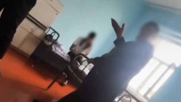 Түркістан облысында студент қыздарды ерлер бөлмесі мен әжетханасын жууға мәжбүрлеген (видео)