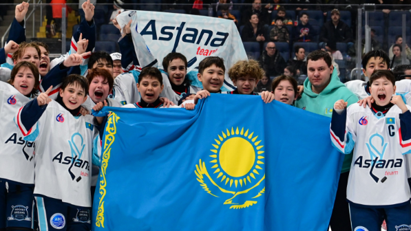 “Сенсациялық жетістік”: Президент Astana Team балалар хоккей командасын халықаралық турнирдегі жеңісімен құттықтады