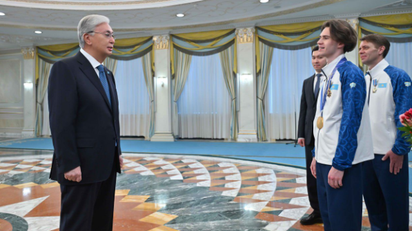 Қасым-Жомарт Тоқаев Олимпиада чемпионы Михаил Шайдоровты марапаттады (ФОТО)