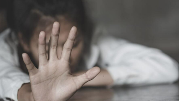 "Қызымды алдына отырғызып, сипалаған" - Шымкентте 36 жастағы мұғалім 7 жастағы қызға зорлық көрсеткен