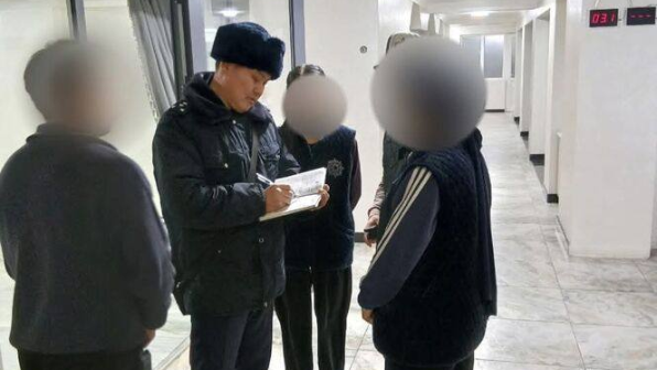 Қырғызстандағы тәртіп: Түнгі уақытта өз бетінше жүрген 19 жасөспірімнің ата-анасына айыппұл салынды