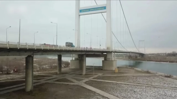 Семейде әйел көпірден секіріп мерт болды