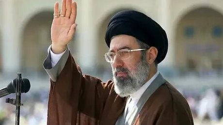 "Әйтпесе қыспаққа аламыз". Иранның діни жетекшісі үндеу жариялап, Америкаға талап қойды