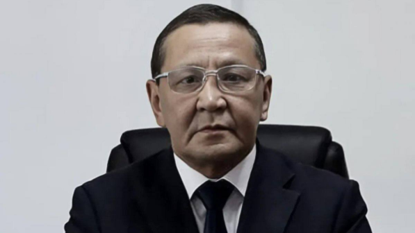 «Тергеу изоляторында қайтыс болды»: Жасөспірімді зорлады деп айыпталған экс-шенеунік туралы ақпарат тарады