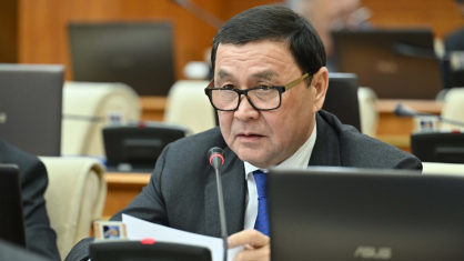 «Мемлекеттік қызметкерлер толықтай қазақ тілінде қашан сөйлейді?»: Депутат Мұсабаев мәжілісте өзекті сұрақ қойды (ВИДЕО)