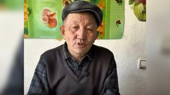 «Ұрып-соғып, үйден қуып шыққан»: 62 жастағы қария өз ұлдарына шағым түсірді (ВИДЕО)