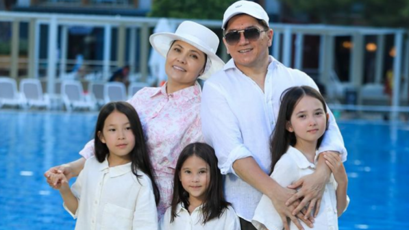 «Мен алып бермесем, алмайды ғой…»: Сәкен Майғазиевтің әйелі «тоқал алу» жайында өз ойын айтты (ВИДЕО)