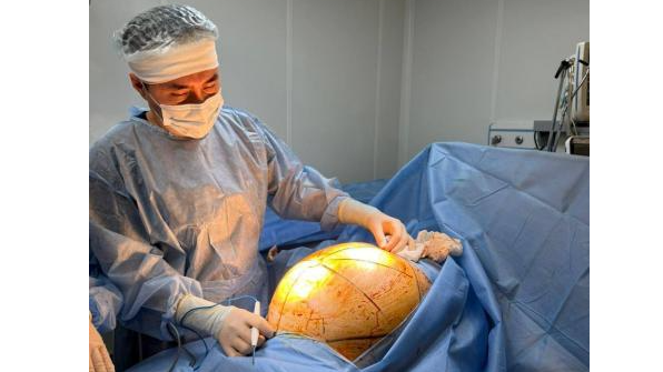 Алматыда 69 жастағы әйелдің ішінен 25 кг қатерлі ісік алынды 