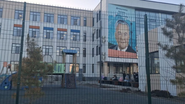 «Екі жыл бойы мазақтап келді»: Атыраудағы оқушы қызды пышақтауға мектептегі буллинг себеп болған