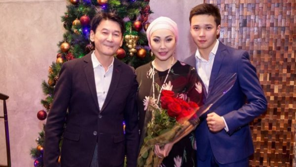 «Дайынбыз…»: Қарақат Әбілдина үлкен ұлының қашан үйленетіні туралы айтты (ВИДЕО)