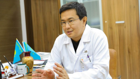 "Мыңжылқы Бердіқожаевпен бірге бір мемлекетте өмір сүріп жатқаныма қуаныштымын!". Желі қолданушысы қазаққа белгілі дәрігер жайлы жазды