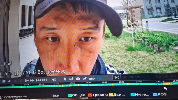 Алматылық курьер балалар арбасына дәрет сындырып кеткен (видео)