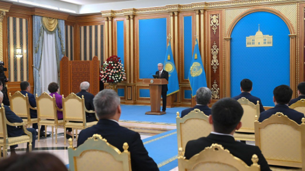 Қазақстанда ұлы тұлғаларды дәріптеу күшейеді – Тоқаев