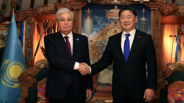 Тоқаевтың шақыртуымен Моңғолия президенті Қазақстанға келе жатыр
