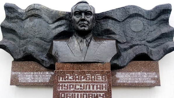 Украина билігі қазақстандық белсендінің Каменское қаласындағы Назарбаев бюстін бұзу туралы ұсынысын қолдамады