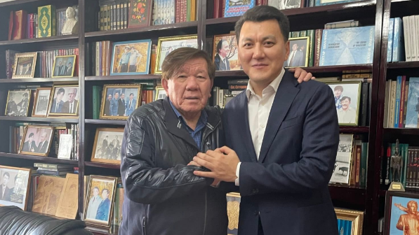 «Көзі тірісінде-ақ есімін ел тарихына алтын әріптермен жазды»: Ерлан Қарин Мұхтар Шахановтың отбасына көңіл айтты