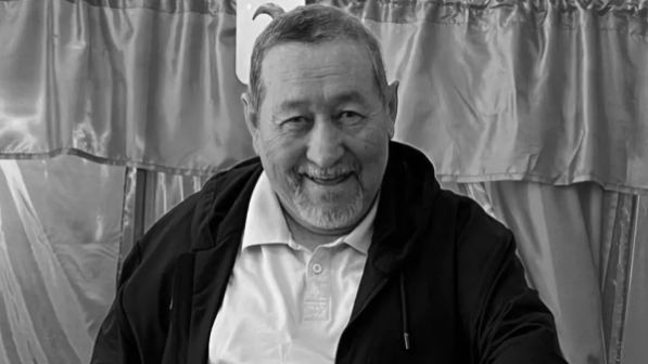 "Мақсат Мұхитденов - оқымысты, білімді қазақ болатын" - жыршы Берік Жүсіпов Баян Алагөзованың әкесінің кім екенін айтты 