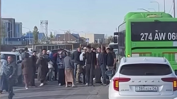 "Елді дүрліктірген оқиға". Атырауда автобус 9 жастағы оқушыны қағып кетті