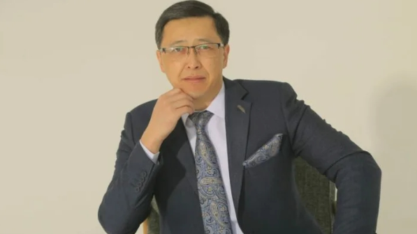 "Мектепте білім сапасы құлдырап барады. Қит етсе бәле іздеп, блогерлікті жанына серік еткендер көбейді" - cаясаттанушы Талғат Жанысбай