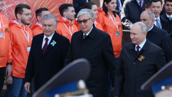 Владимир Путин Қасым-Жомаро Тоқаевты Жеңіс күнімен құттықтады