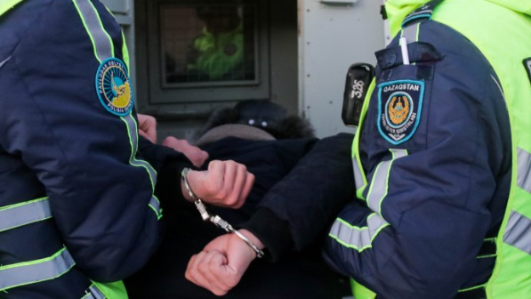 «Полицейлпрді шапалақпен ұрған»: Жетісу облысы соты үкім шығарды