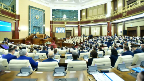 «5 жыл, 145 депутат»: Парламент «Құрылтай туралы» Конституциялық заңды қабылдады