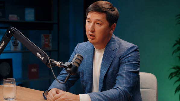 «Бізді ешкім тыңдағысы келмеді»: Азамат Үсімбеков өзіне қатысты дауға алғаш рет кең жауап берді (ВИДЕО)