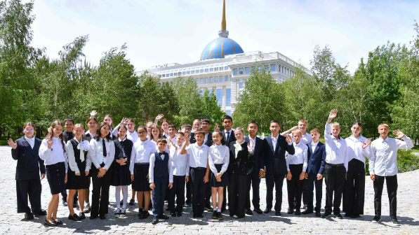 Халықаралық балаларды қорғау күні: Еліміздің әр өңірінен келген дарынды оқушылар Ақорданы аралады 