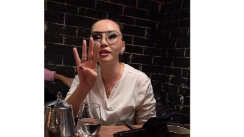 Баян Алагөзова KeshYOU тобының концертіне қатысқан қыздар туралы мәлімдеме жасады